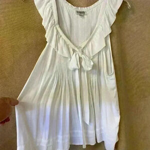Women's Sleeveless Feminine White Flowy top large Escapada
